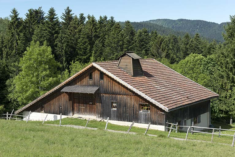 Elévations est (avec sa levée de grange) et nord. © Sonia Dourlot / Région Bourgogne-Franche-Comté, Inventaire du patrimoine - 2017
