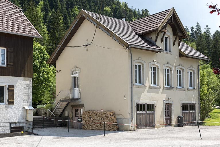 Maison : façades antérieure et latérale gauche. © Sonia Dourlot / Région Bourgogne-Franche-Comté, Inventaire du patrimoine - 2017 Maison : façades antérieure et latérale gauche. © Sonia Dourlot / Région Bourgogne-Franche-Comté, Inventaire du patrimoine - 2017