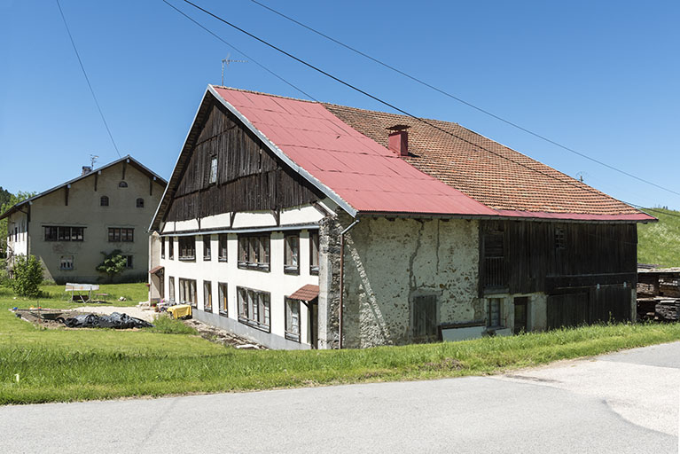 Façades antérieure et latérale droite. © Sonia Dourlot / Région Bourgogne-Franche-Comté, Inventaire du patrimoine - 2017 Façades antérieure et latérale droite. © Sonia Dourlot / Région Bourgogne-Franche-Comté, Inventaire du patrimoine - 2017