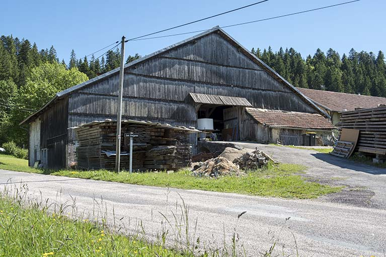 Façade postérieure, de trois quarts gauche. © Sonia Dourlot / Région Bourgogne-Franche-Comté, Inventaire du patrimoine - 2017 Façade postérieure, de trois quarts gauche. © Sonia Dourlot / Région Bourgogne-Franche-Comté, Inventaire du patrimoine - 2017