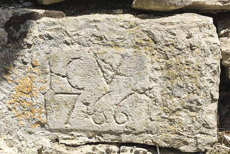 Date portée 1766 (façade antérieure). © Sonia Dourlot / Région Bourgogne-Franche-Comté, Inventaire du patrimoine - 2017 Date portée 1766 (façade antérieure). © Sonia Dourlot / Région Bourgogne-Franche-Comté, Inventaire du patrimoine - 2017