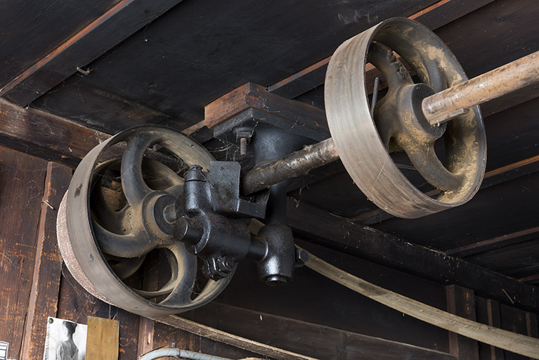 Atelier : transmission au plafond. © Sonia Dourlot / Région Bourgogne-Franche-Comté, Inventaire du patrimoine - 2017 Atelier : transmission au plafond. © Sonia Dourlot / Région Bourgogne-Franche-Comté, Inventaire du patrimoine - 2017