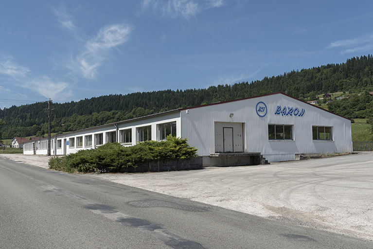 Vue d'ensemble depuis l'est (façades antérieure et latérale droite). © Sonia Dourlot / Région Bourgogne-Franche-Comté, Inventaire du patrimoine - 2017