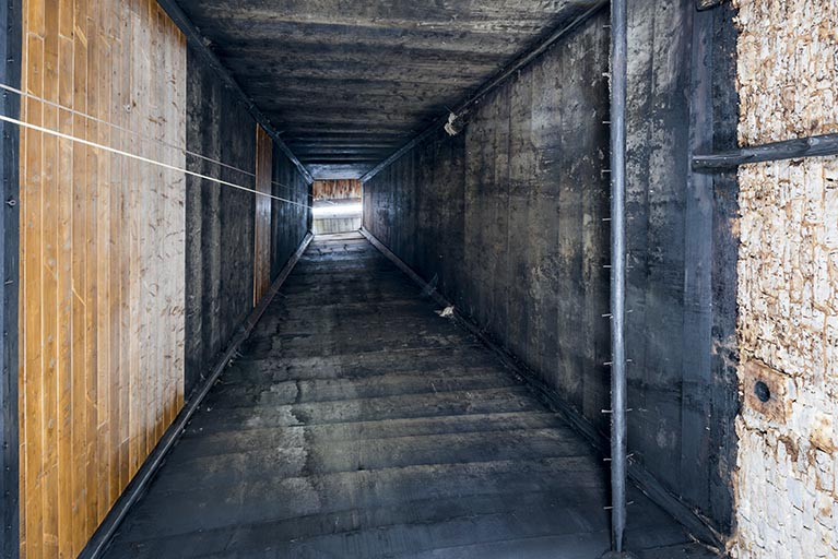 Intérieur, "tué" central : la hotte. © Sonia Dourlot / Région Bourgogne-Franche-Comté, Inventaire du patrimoine - 2017 Intérieur, "tué" central : la hotte. © Sonia Dourlot / Région Bourgogne-Franche-Comté, Inventaire du patrimoine - 2017