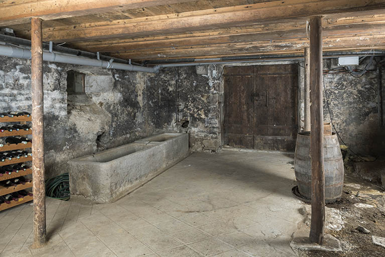 Intérieur : cave sous le corps sud-est. © Sonia Dourlot / Région Bourgogne-Franche-Comté, Inventaire du patrimoine - 2017 Intérieur : cave sous le corps sud-est. © Sonia Dourlot / Région Bourgogne-Franche-Comté, Inventaire du patrimoine - 2017