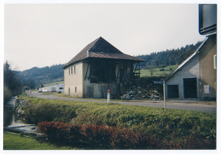 La scierie vue de l'est, en novembre 1994. © Laurent Poupard / Région Bourgogne-Franche-Comté, Inventaire du patrimoine - 2017