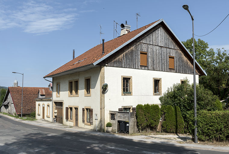 Façades antérieure et latérale droite. © Sonia Dourlot / Région Bourgogne-Franche-Comté, Inventaire du patrimoine - 2017 Façades antérieure et latérale droite. © Sonia Dourlot / Région Bourgogne-Franche-Comté, Inventaire du patrimoine - 2017