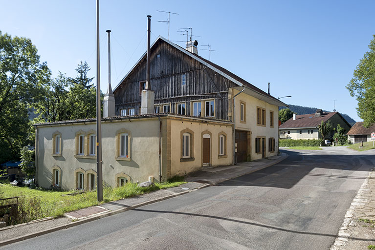 Façades antérieure et latérale gauche. © Sonia Dourlot / Région Bourgogne-Franche-Comté, Inventaire du patrimoine - 2017 Façades antérieure et latérale gauche. © Sonia Dourlot / Région Bourgogne-Franche-Comté, Inventaire du patrimoine - 2017