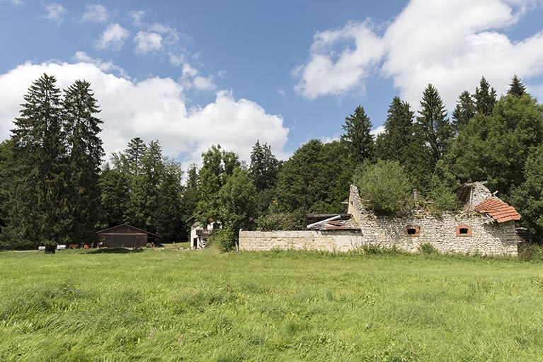 Vestiges de la porcherie, depuis le sud. © Sonia Dourlot / Région Bourgogne-Franche-Comté, Inventaire du patrimoine - 2017