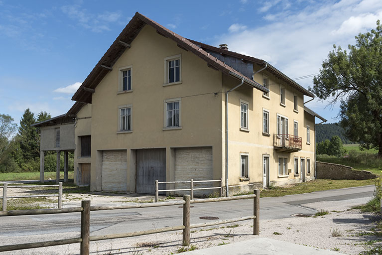 Façades antérieure et latérale gauche. © Sonia Dourlot / Région Bourgogne-Franche-Comté, Inventaire du patrimoine - 2017
