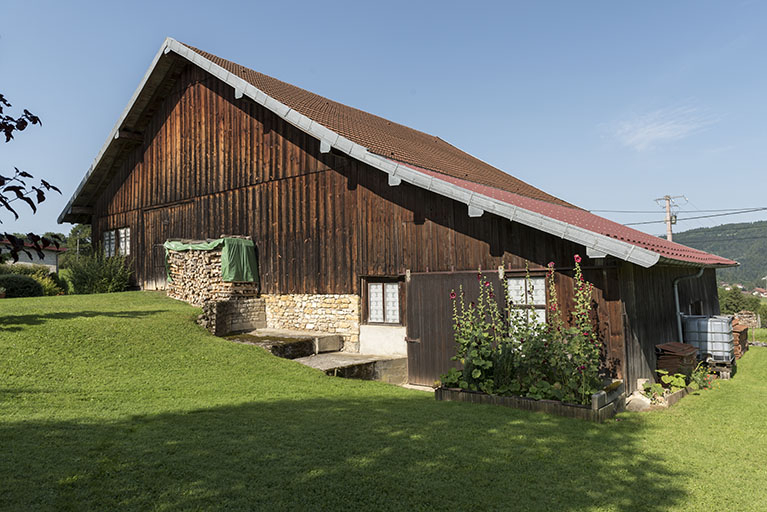 Façade postérieure, de trois quarts droite. © Sonia Dourlot / Région Bourgogne-Franche-Comté, Inventaire du patrimoine - 2017