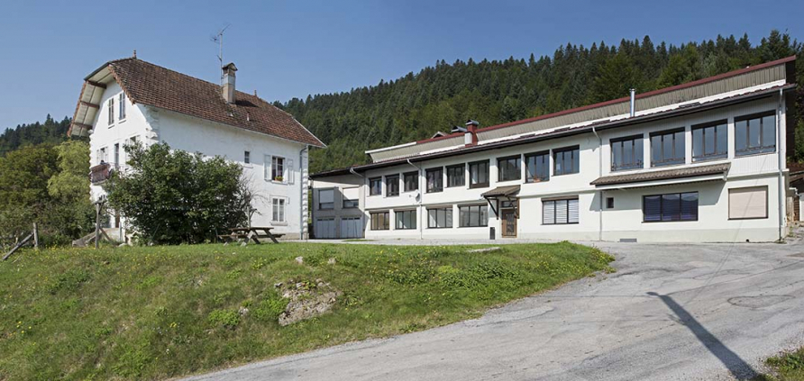 Maison et usine, depuis le sud-est. © Sonia Dourlot / Région Bourgogne-Franche-Comté, Inventaire du patrimoine - 2017