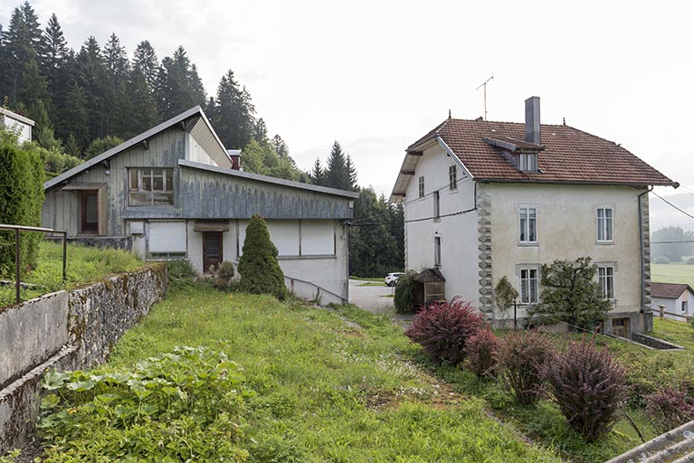 Façades latérale gauche de la maison et de l'usine. © Sonia Dourlot / Région Bourgogne-Franche-Comté, Inventaire du patrimoine - 2017