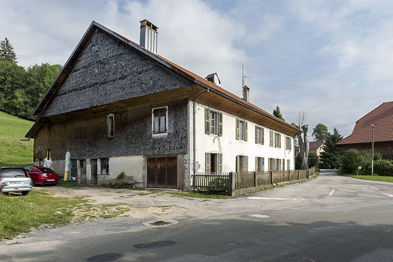 Façades antérieure et latérale gauche. © Sonia Dourlot / Région Bourgogne-Franche-Comté, Inventaire du patrimoine - 2017 Façades antérieure et latérale gauche. © Sonia Dourlot / Région Bourgogne-Franche-Comté, Inventaire du patrimoine - 2017
