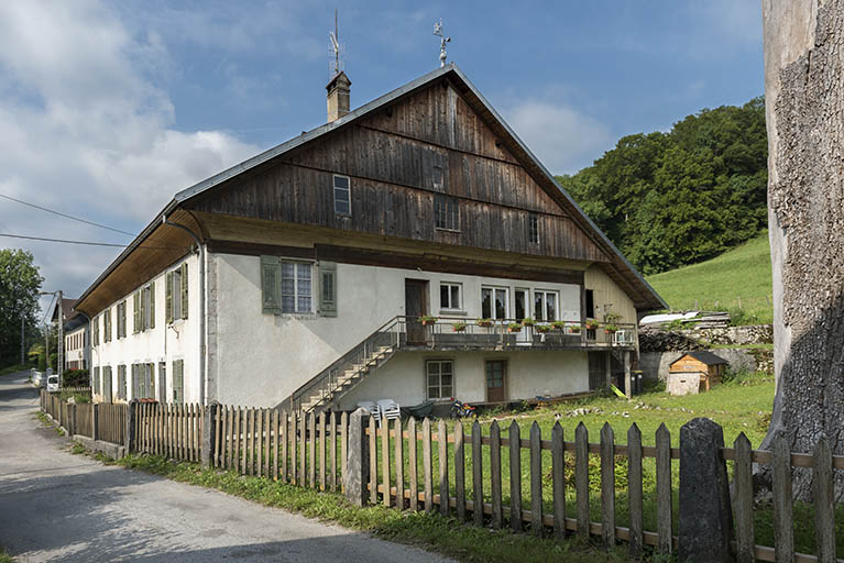 Façade latérale droite, de trois quarts gauche. © Sonia Dourlot / Région Bourgogne-Franche-Comté, Inventaire du patrimoine - 2017 Façade latérale droite, de trois quarts gauche. © Sonia Dourlot / Région Bourgogne-Franche-Comté, Inventaire du patrimoine - 2017