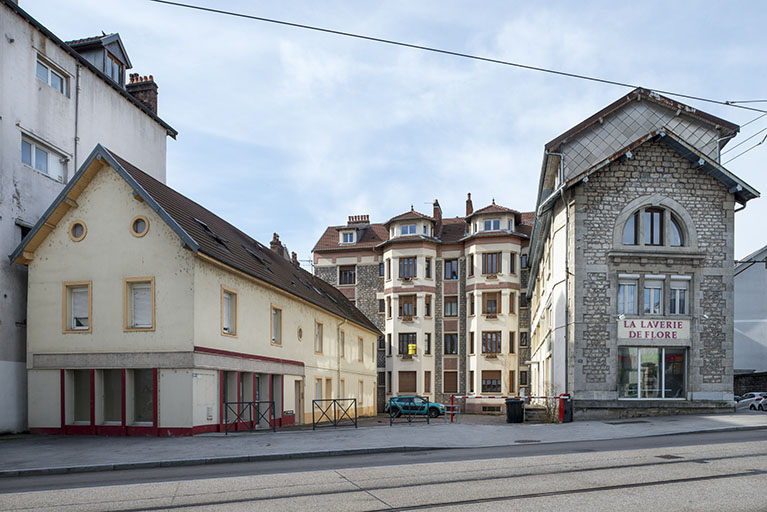 Vue d'ensemble depuis l'est. © Jérôme Mongreville / Région Bourgogne-Franche-Comté, Inventaire du patrimoine - 2017 Vue d'ensemble depuis l'est. © Jérôme Mongreville / Région Bourgogne-Franche-Comté, Inventaire du patrimoine - 2017