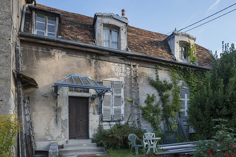 Façade sud de la maison. © Jérôme Mongreville / Région Bourgogne-Franche-Comté, Inventaire du patrimoine - 2017 Façade sud de la maison. © Jérôme Mongreville / Région Bourgogne-Franche-Comté, Inventaire du patrimoine - 2017