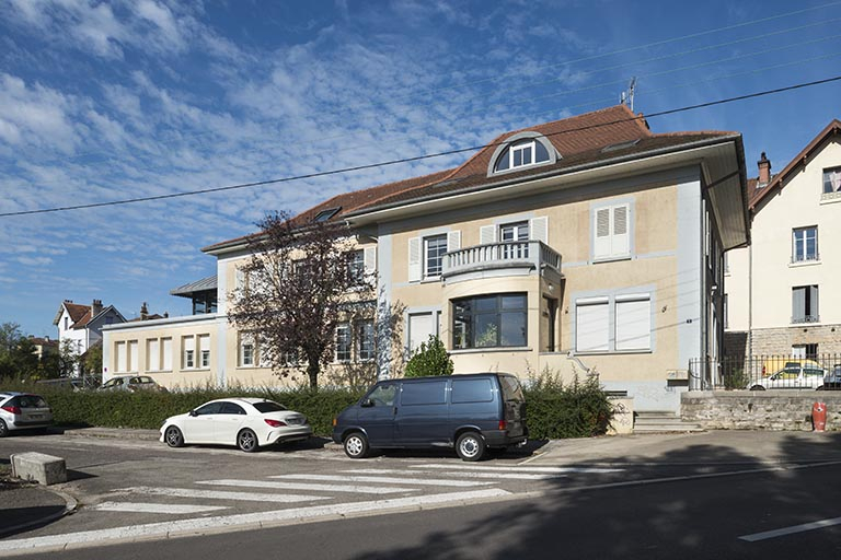 Vue d'ensemble depuis le sud-est. © Jérôme Mongreville / Région Bourgogne-Franche-Comté, Inventaire du patrimoine - 2017 Vue d'ensemble depuis le sud-est. © Jérôme Mongreville / Région Bourgogne-Franche-Comté, Inventaire du patrimoine - 2017