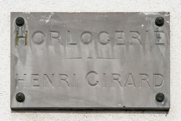 Plaque professionnelle (façade sud). © Jérôme Mongreville / Région Bourgogne-Franche-Comté, Inventaire du patrimoine - 2017