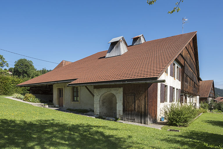 Façade sud, de trois quarts droite. © Sonia Dourlot / Région Bourgogne-Franche-Comté, Inventaire du patrimoine - 2017 Façade sud, de trois quarts droite. © Sonia Dourlot / Région Bourgogne-Franche-Comté, Inventaire du patrimoine - 2017
