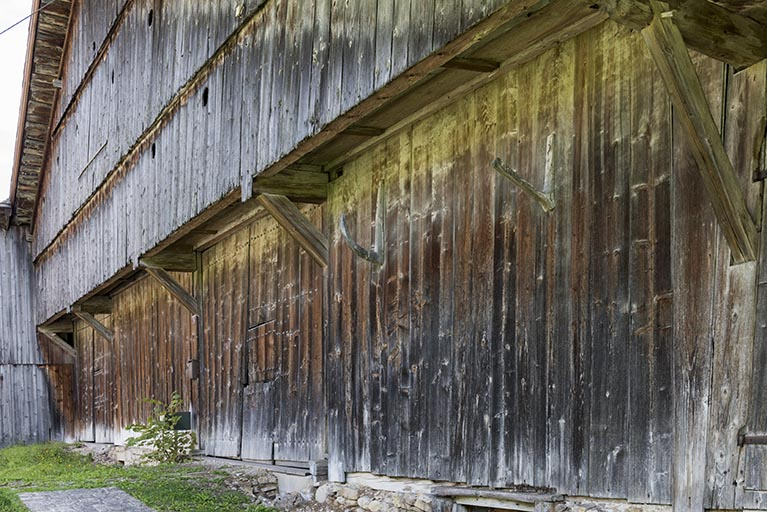Façade ouest, vue en enfilade. © Sonia Dourlot / Région Bourgogne-Franche-Comté, Inventaire du patrimoine - 2017 Façade ouest, vue en enfilade. © Sonia Dourlot / Région Bourgogne-Franche-Comté, Inventaire du patrimoine - 2017