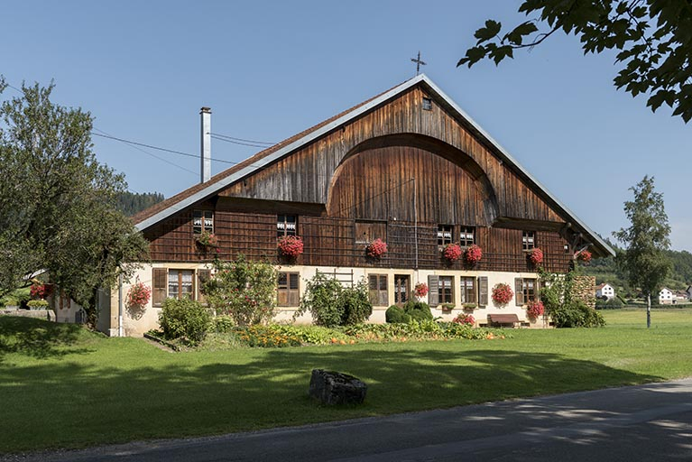 Ferme : façade antérieure, de trois quarts gauche. © Sonia Dourlot / Région Bourgogne-Franche-Comté, Inventaire du patrimoine - 2017