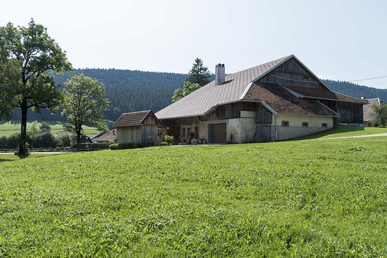 Ferme : façades postérieure et latérale droite. © Sonia Dourlot / Région Bourgogne-Franche-Comté, Inventaire du patrimoine - 2017