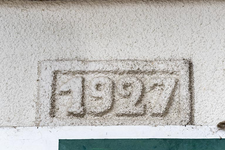 Tournerie de tabourets : date 1927. © Sonia Dourlot / Région Bourgogne-Franche-Comté, Inventaire du patrimoine - 2017 Tournerie de tabourets : date 1927. © Sonia Dourlot / Région Bourgogne-Franche-Comté, Inventaire du patrimoine - 2017