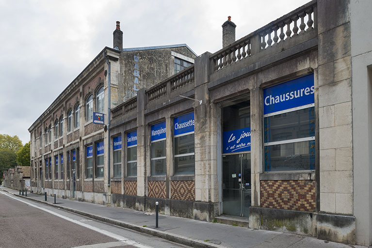 Vue d'ensemble depuis le sud-ouest. © Jérôme Mongreville / Région Bourgogne-Franche-Comté, Inventaire du patrimoine - 2017 Vue d'ensemble depuis le sud-ouest. © Jérôme Mongreville / Région Bourgogne-Franche-Comté, Inventaire du patrimoine - 2017