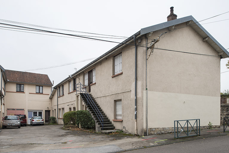 Vue de trois quarts, depuis l'avenue. © Jérôme Mongreville / Région Bourgogne-Franche-Comté, Inventaire du patrimoine - 2017 Vue de trois quarts, depuis l'avenue. © Jérôme Mongreville / Région Bourgogne-Franche-Comté, Inventaire du patrimoine - 2017