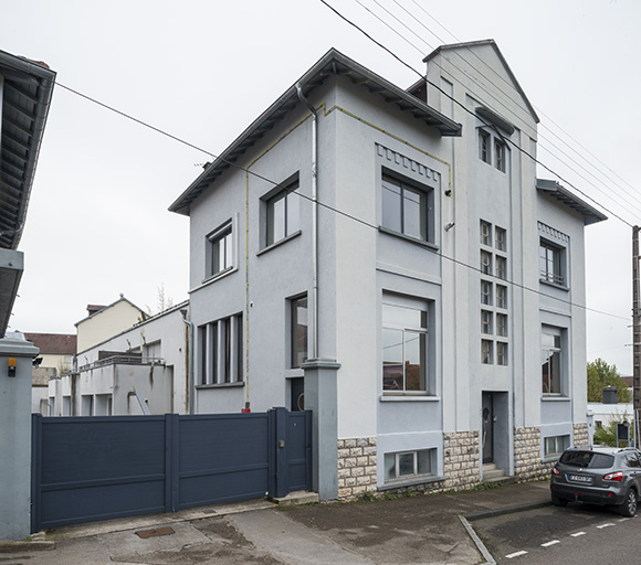 Atelier et bureaux, vus de trois quarts. © Jérôme Mongreville / Région Bourgogne-Franche-Comté, Inventaire du patrimoine - 2017 Atelier et bureaux, vus de trois quarts. © Jérôme Mongreville / Région Bourgogne-Franche-Comté, Inventaire du patrimoine - 2017
