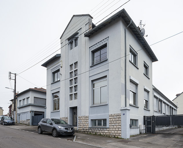 Bureaux et atelier, vus de trois quarts gauche. © Jérôme Mongreville / Région Bourgogne-Franche-Comté, Inventaire du patrimoine - 2017 Bureaux et atelier, vus de trois quarts gauche. © Jérôme Mongreville / Région Bourgogne-Franche-Comté, Inventaire du patrimoine - 2017
