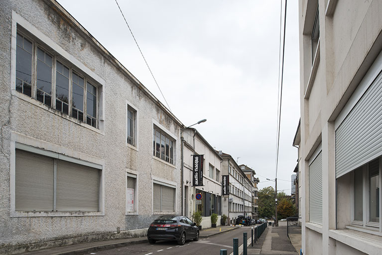 Vue d'ensemble de la rue depuis le nord. © Jérôme Mongreville / Région Bourgogne-Franche-Comté, Inventaire du patrimoine - 2017 Vue d'ensemble de la rue depuis le nord. © Jérôme Mongreville / Région Bourgogne-Franche-Comté, Inventaire du patrimoine - 2017