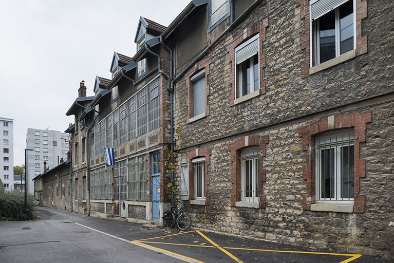 Ruelle de la Mouillère. Façade sud des ateliers vue de trois quarts. © Jérôme Mongreville / Région Bourgogne-Franche-Comté, Inventaire du patrimoine - 2017