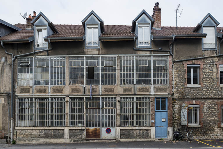 Ruelle de la Mouillère. Façade vitrée d'un atelier. © Jérôme Mongreville / Région Bourgogne-Franche-Comté, Inventaire du patrimoine - 2017