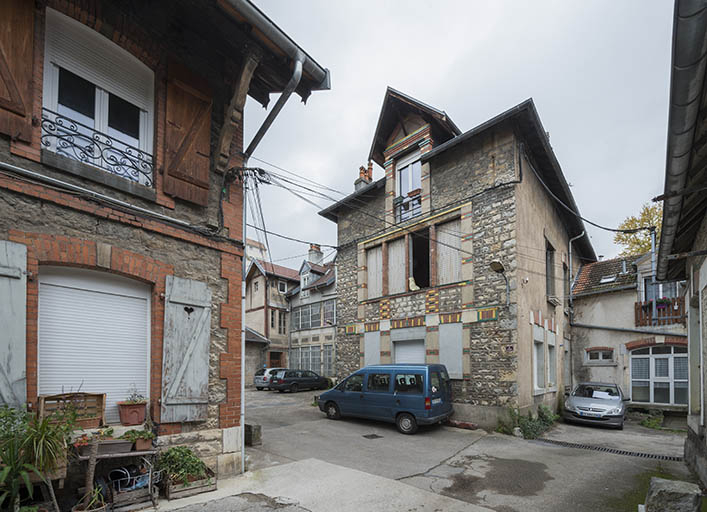 Logement (?) vu de trois quarts. © Jérôme Mongreville / Région Bourgogne-Franche-Comté, Inventaire du patrimoine - 2017