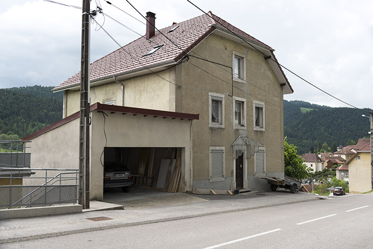 Façades antérieure et latérale gauche. © Sonia Dourlot / Région Bourgogne-Franche-Comté, Inventaire du patrimoine - 2017