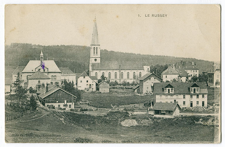 1. Le Russey [le quartier de l'église vu de l'est], 1er quart 20e siècle [avant 1918]. © Laurent Poupard / Région Bourgogne-Franche-Comté, Inventaire du patrimoine - 2017