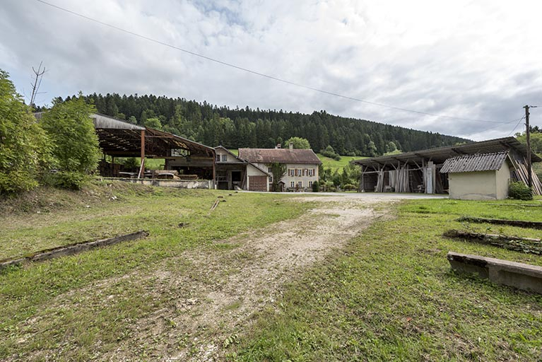 Vue d'ensemble, depuis l'ouest. © Sonia Dourlot / Région Bourgogne-Franche-Comté, Inventaire du patrimoine - 2017 Vue d'ensemble, depuis l'ouest. © Sonia Dourlot / Région Bourgogne-Franche-Comté, Inventaire du patrimoine - 2017
