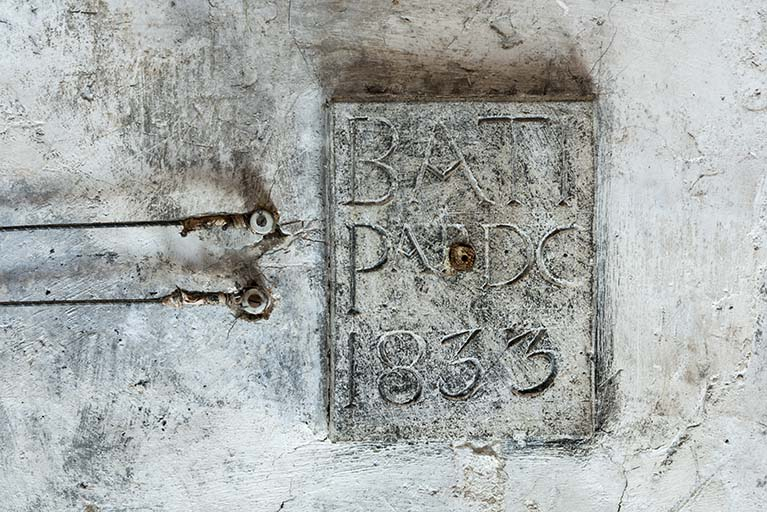 Bâtiment ancien, partie centrale : date portée sur la voute d'arêtes du 2e étage. © Sonia Dourlot / Région Bourgogne-Franche-Comté, Inventaire du patrimoine - 2017 Bâtiment ancien, partie centrale : date portée sur la voute d'arêtes du 2e étage. © Sonia Dourlot / Région Bourgogne-Franche-Comté, Inventaire du patrimoine - 2017