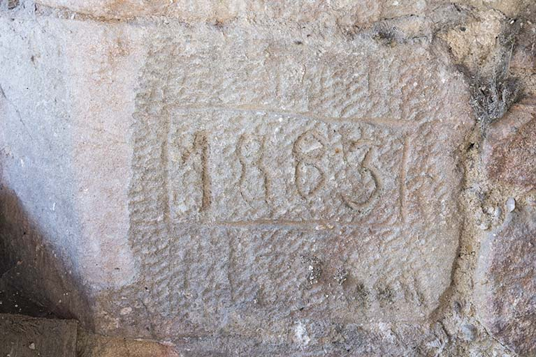 Bâtiment ancien, partie centrale : date 1883 du côté du canal d'amenée. © Sonia Dourlot / Région Bourgogne-Franche-Comté, Inventaire du patrimoine - 2017 Bâtiment ancien, partie centrale : date 1883 du côté du canal d'amenée. © Sonia Dourlot / Région Bourgogne-Franche-Comté, Inventaire du patrimoine - 2017