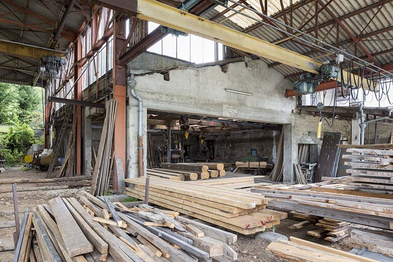 Atelier de fabrication des années 1960, depuis l'intérieur de celui de 1973. © Sonia Dourlot / Région Bourgogne-Franche-Comté, Inventaire du patrimoine - 2017 Atelier de fabrication des années 1960, depuis l'intérieur de celui de 1973. © Sonia Dourlot / Région Bourgogne-Franche-Comté, Inventaire du patrimoine - 2017