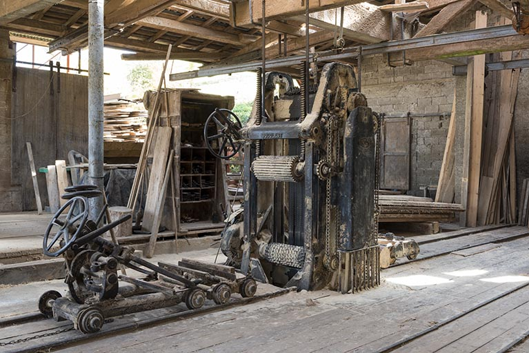 Atelier de fabrication : châssis de scie Socolest, vu de trois quarts droite. © Sonia Dourlot / Région Bourgogne-Franche-Comté, Inventaire du patrimoine - 2017 Atelier de fabrication : châssis de scie Socolest, vu de trois quarts droite. © Sonia Dourlot / Région Bourgogne-Franche-Comté, Inventaire du patrimoine - 2017