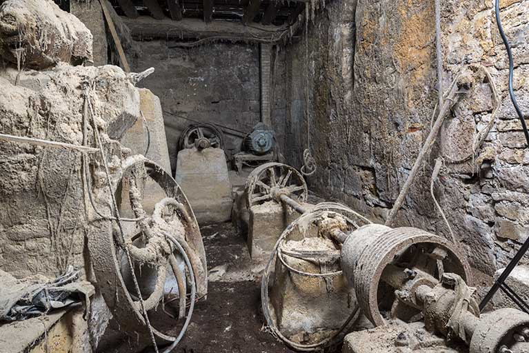 Atelier de fabrication, sciurier : transmission de la turbine. © Sonia Dourlot / Région Bourgogne-Franche-Comté, Inventaire du patrimoine - 2017 Atelier de fabrication, sciurier : transmission de la turbine. © Sonia Dourlot / Région Bourgogne-Franche-Comté, Inventaire du patrimoine - 2017