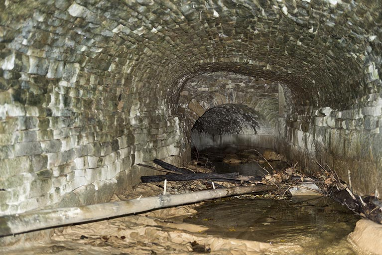 Voûte sur le ruisseau couvert. © Sonia Dourlot / Région Bourgogne-Franche-Comté, Inventaire du patrimoine - 2017