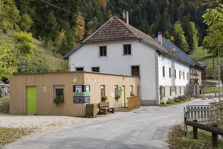 Vue d'ensemble, depuis le nord-ouest. © Sonia Dourlot / Région Bourgogne-Franche-Comté, Inventaire du patrimoine - 2017 Vue d'ensemble, depuis le nord-ouest. © Sonia Dourlot / Région Bourgogne-Franche-Comté, Inventaire du patrimoine - 2017