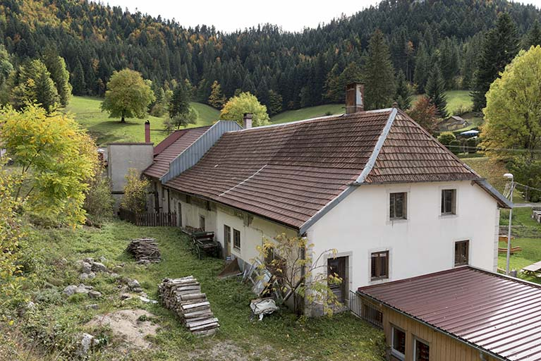 Logement : façades postérieure et latérale gauche. © Sonia Dourlot / Région Bourgogne-Franche-Comté, Inventaire du patrimoine - 2017 Logement : façades postérieure et latérale gauche. © Sonia Dourlot / Région Bourgogne-Franche-Comté, Inventaire du patrimoine - 2017