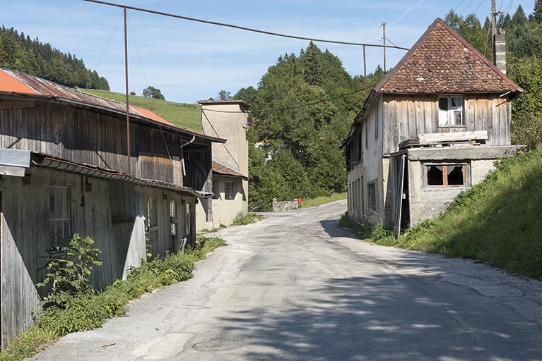 Atelier de fabrication (1894) à gauche et atelier de réparation à droite, depuis l'ouest. © Sonia Dourlot / Région Bourgogne-Franche-Comté, Inventaire du patrimoine - 2017 Atelier de fabrication (1894) à gauche et atelier de réparation à droite, depuis l'ouest. © Sonia Dourlot / Région Bourgogne-Franche-Comté, Inventaire du patrimoine - 2017