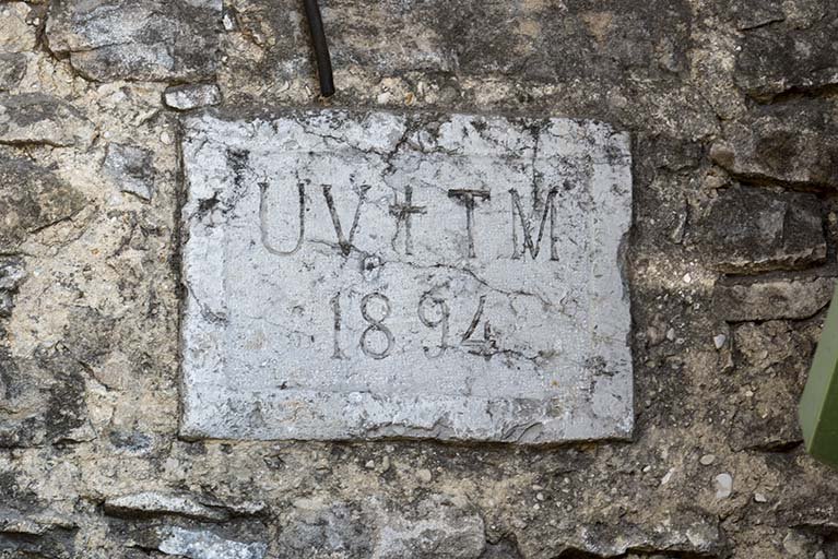 Atelier de fabrication (1894) : plaque portant la date. © Sonia Dourlot / Région Bourgogne-Franche-Comté, Inventaire du patrimoine - 2017 Atelier de fabrication (1894) : plaque portant la date. © Sonia Dourlot / Région Bourgogne-Franche-Comté, Inventaire du patrimoine - 2017