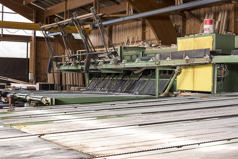 Atelier de fabrication (2000) : déligneuse Remonnay (Villers-le-Lac). © Sonia Dourlot / Région Bourgogne-Franche-Comté, Inventaire du patrimoine - 2017 Atelier de fabrication (2000) : déligneuse Remonnay (Villers-le-Lac). © Sonia Dourlot / Région Bourgogne-Franche-Comté, Inventaire du patrimoine - 2017